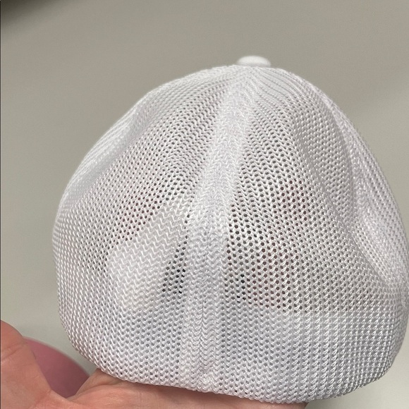 Travis Mathew Pink & White Men’s Fitted ball Caps size L / XL - Picture 6 of 16